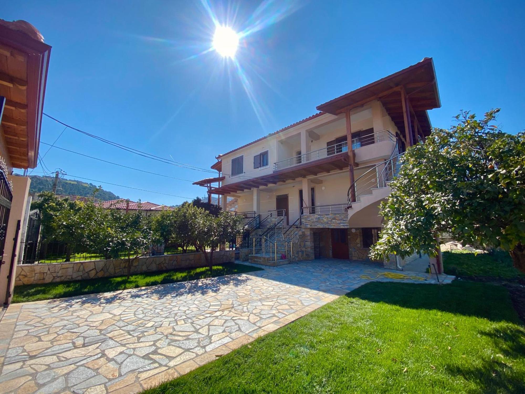 Villa Берат Екстериор снимка