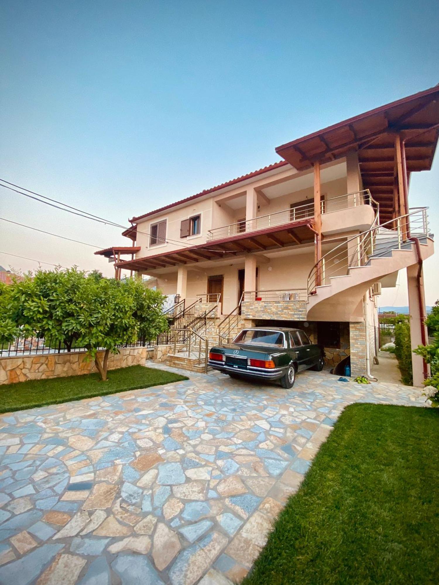 Villa Берат Екстериор снимка